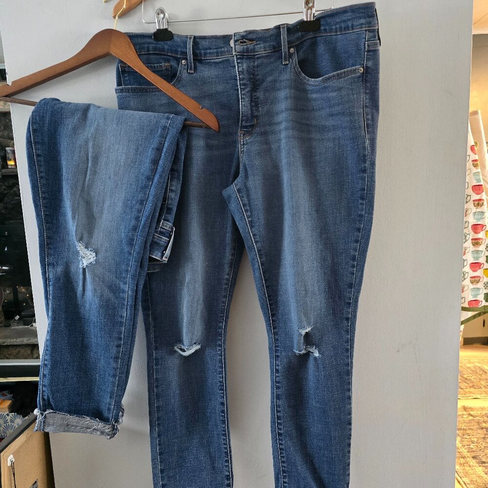 Lot of Two Levis 711 skinny ankle and 311 shaping skinny jeans size 33